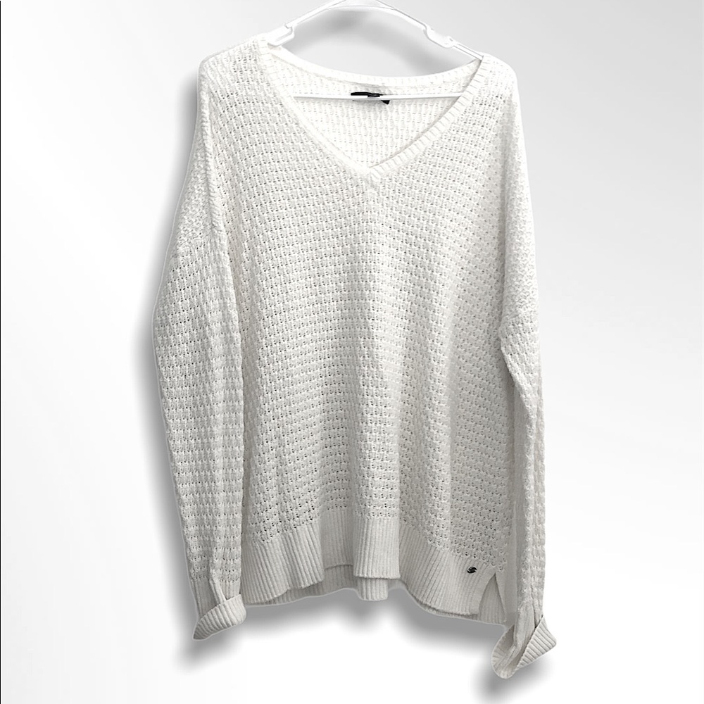 AEO White V-Neck Sweater!